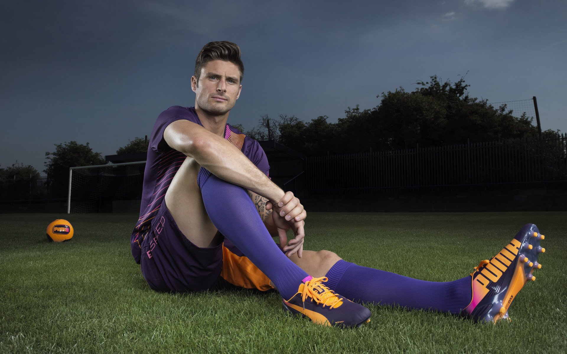 精彩足球赛季再度开启，球队备战冲刺冠军，足球赛事精彩瞬间