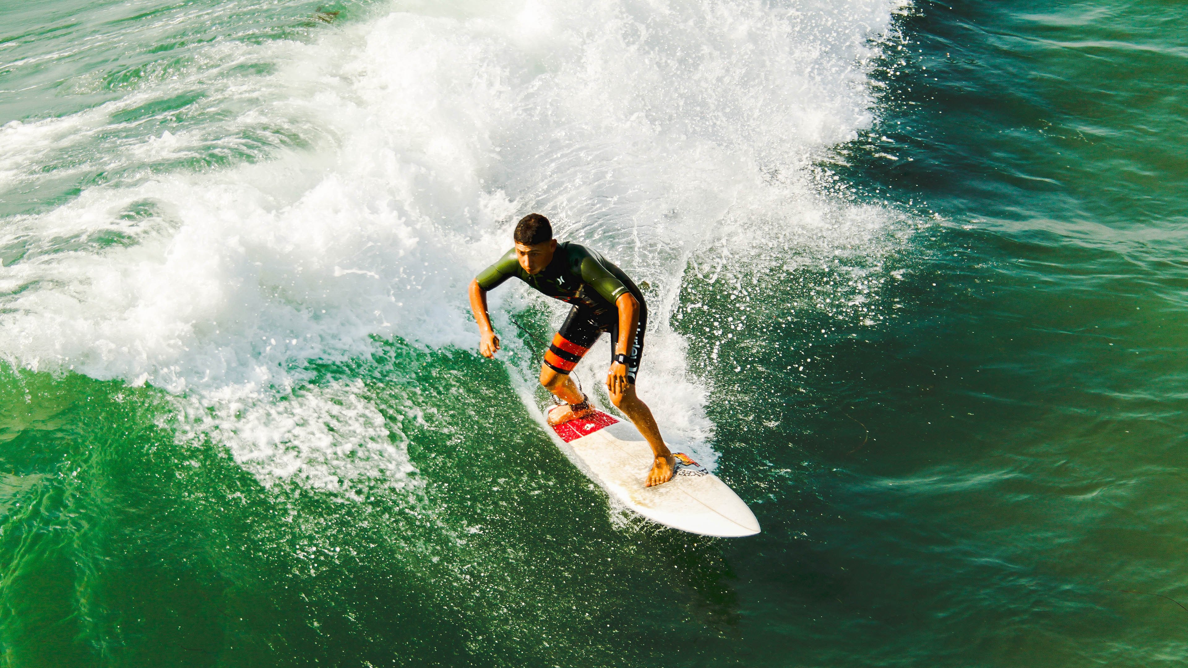 “三叉湖赛场：水上救生挑战让观众感受真正的救援速度”